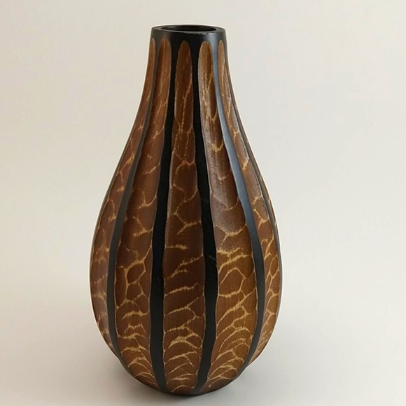 Wood textured vase